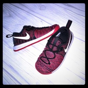 Toddler size 10 kd Nike no tie pull on shoes.